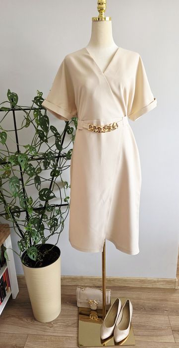 Nowa Sukienka Kopertowa z Metką Beżowa Plus Size Złoty Łańcuch eleganc