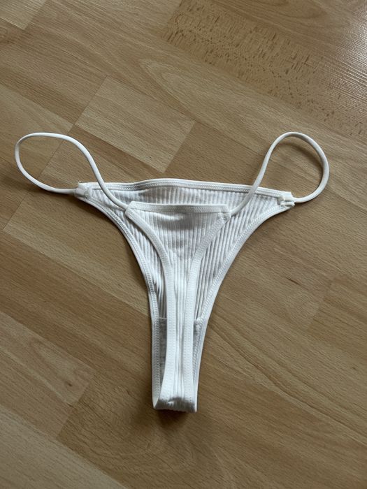 Біленькі жіночі трусики, стрінги 46-48 роз