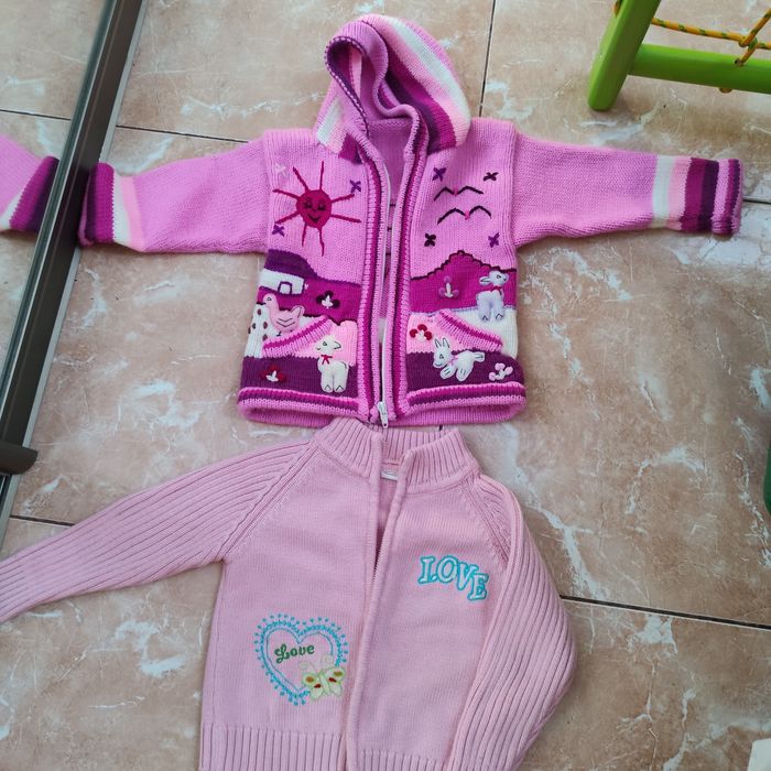 Віддам теплі кофти для дівчинки