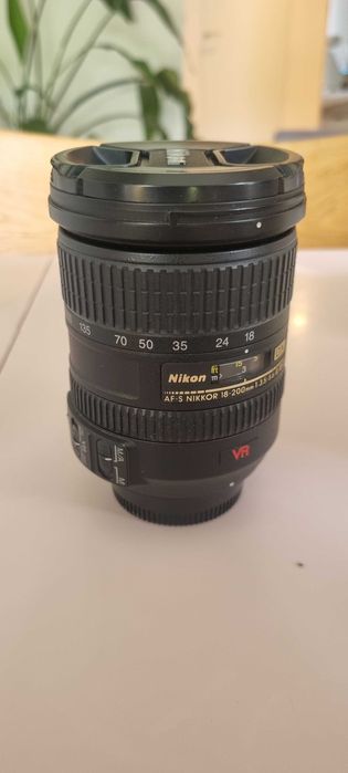 Nikon D90 + obiektyw 18-200mm