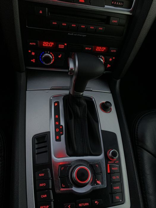 Продам Audi q7 3.0 tdi