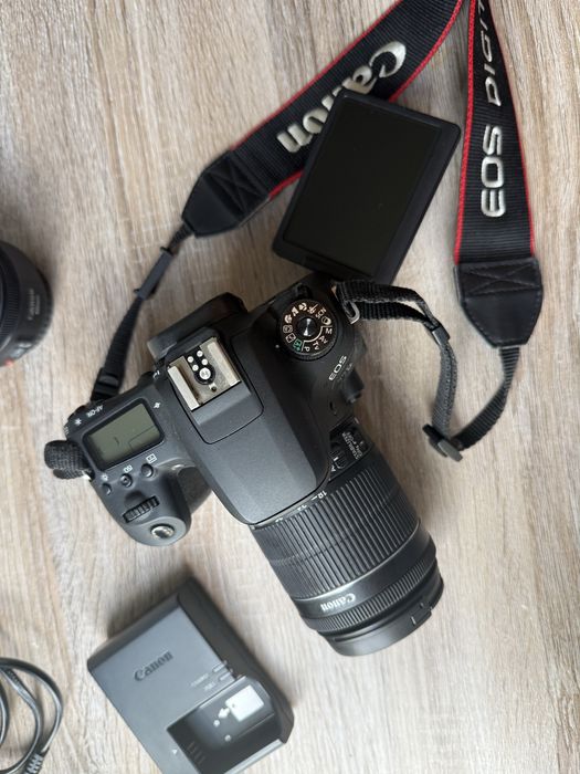 Canon EOS 77D + Objetivas + Flash + Comando