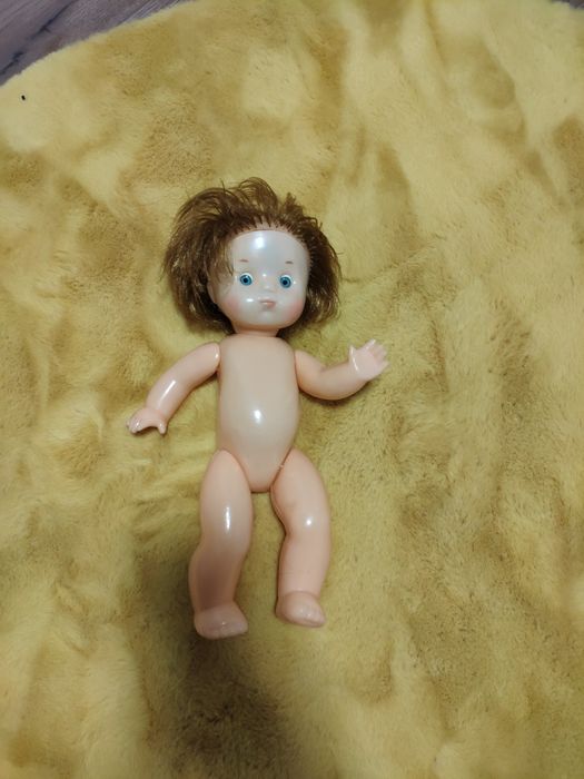 Stara lalka rusza głową sygnowana .