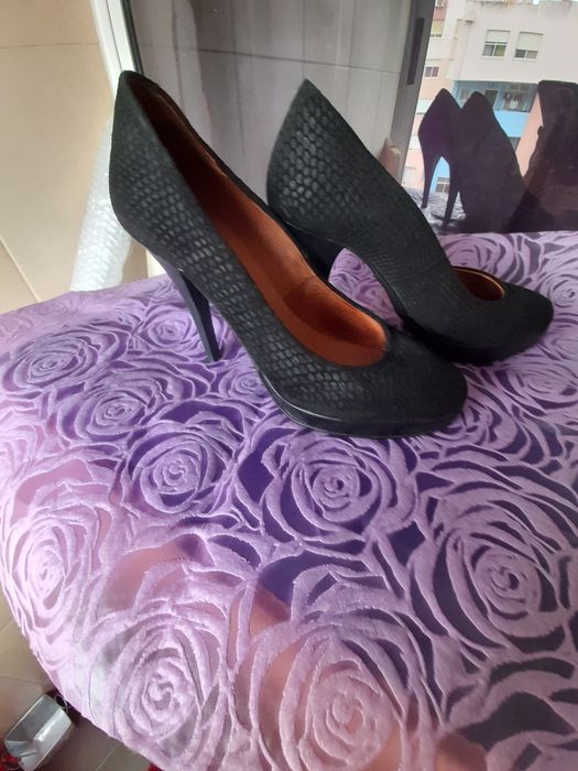 Sapatos    pretos     marca       seaside     tamanho 38 tacão de 12cm
