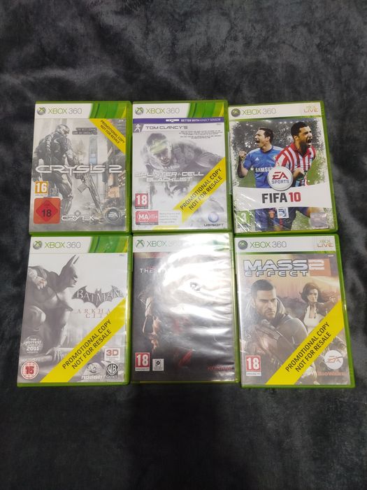 Xbox 360 Arcade com 2 comandos e 6 jogos