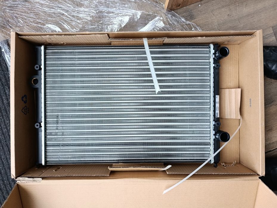 Радіатор охолодження VW Passat B3/B4