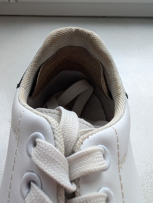 Białe sneakersy damskie Born2Be