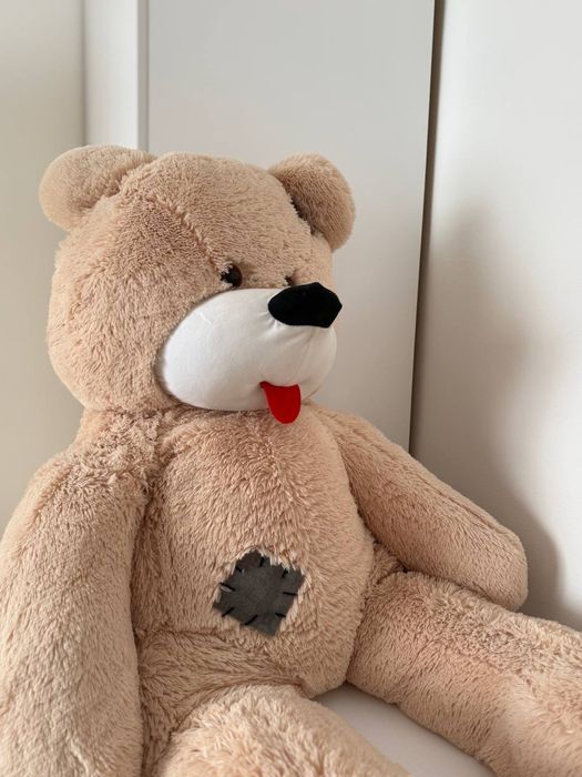 Великий плюшевий ведмедик