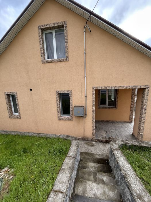 Продаж котеджу з готовим бізнесом