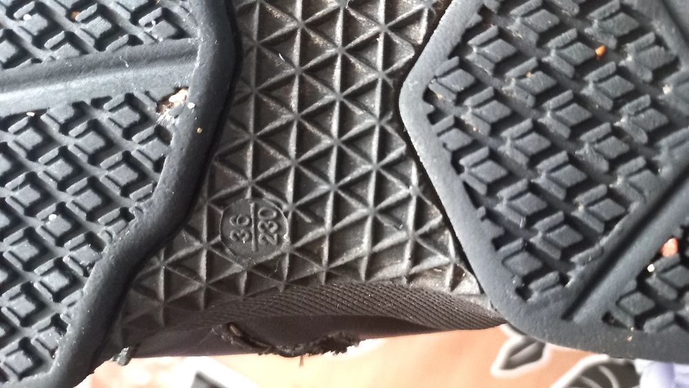 Детские ботинки  .