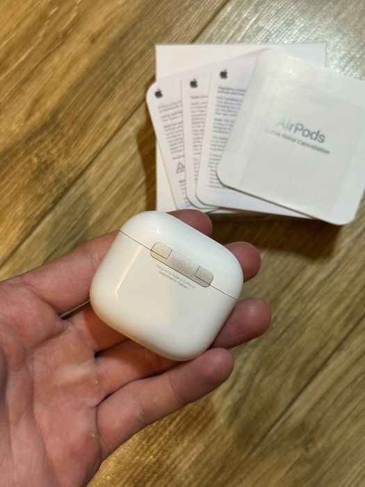 Nowe AirPods 4 (ANC)