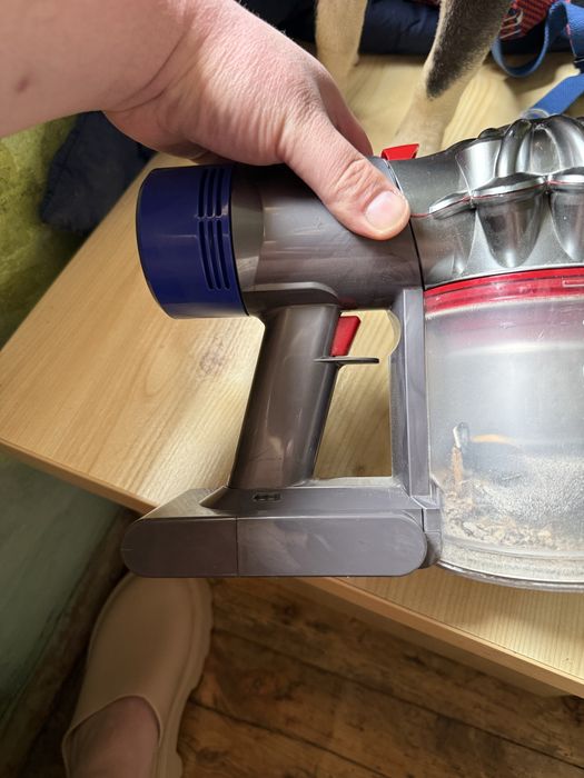 Dyson v 8 пилосос