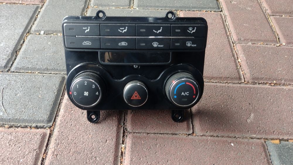 Блок управління пічкою Hyundai i30 2007-2012.
