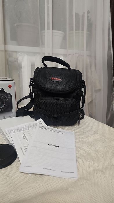 Фотоапарат Canon EOS 2000D