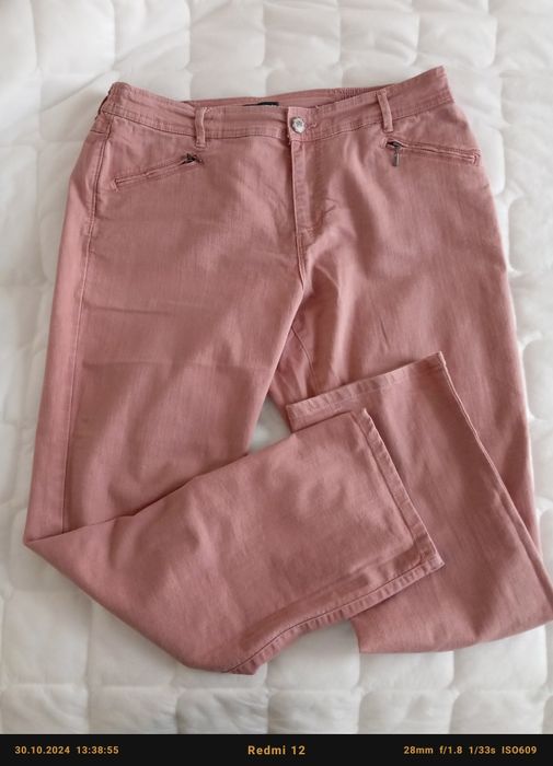 Różowe dżinsy duże