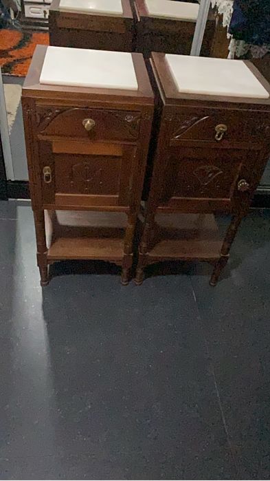 Mesas cabeceira com tampo marmore