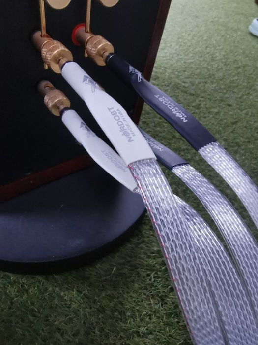 Przewody głośnikowe "Nordost Valhalla" bi wire.