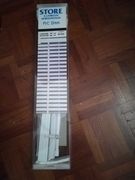 Estores laminados em PVC || 2 torneiras de lavatório novas - vintage