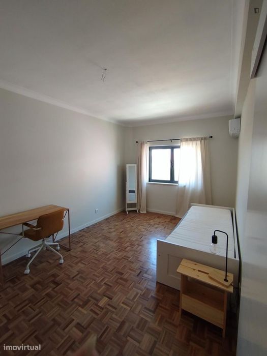 Quarto - localizado em Setubal