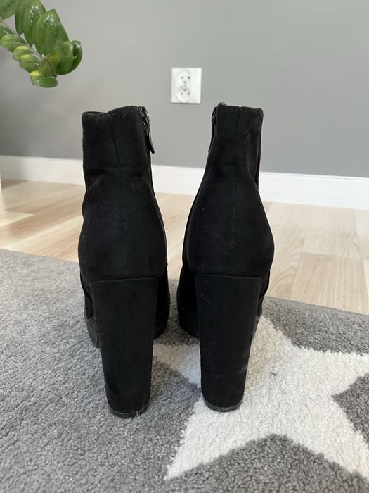 Buty na koturnie