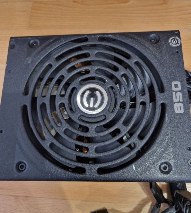 EVGA 850W 80PLUS GOLD Блок живлення 8(6+2)+8(6+2)відеокарта Стан гарний