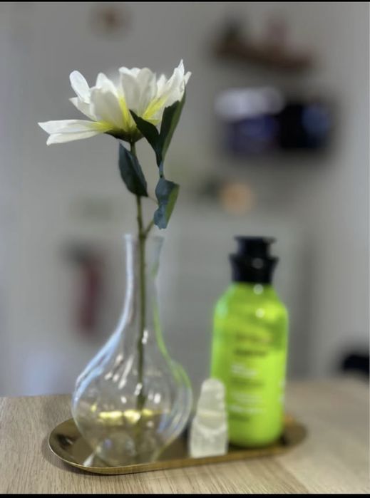 Aluga-se mesa para manicure. Esta oportunidade é para ti.