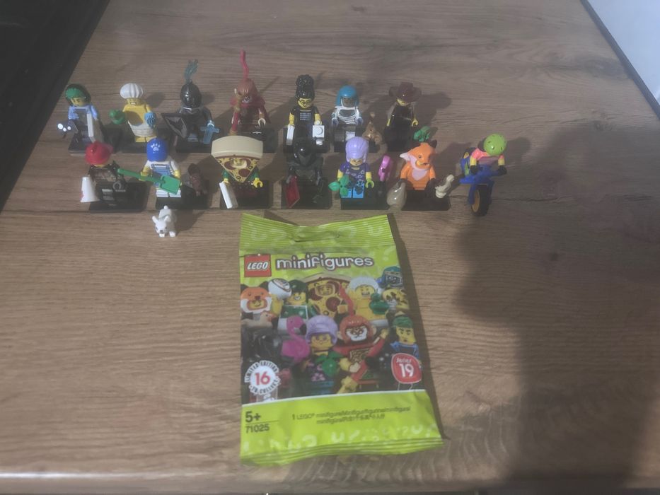 Lego minifigures seria 19 (71025) - 15 figurek