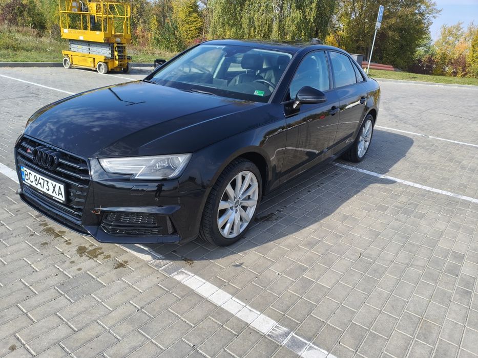 Ауді A4B9 2015 року 2.0 бензин Quatrro