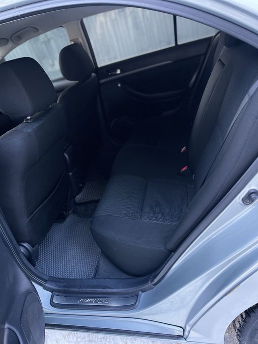 Авенсіс 1.8  газ автомат