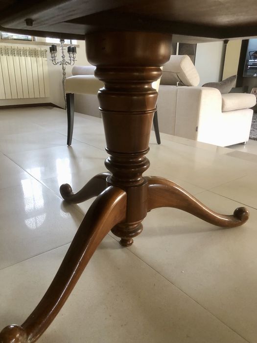 Mesa extensivel com pé de galo