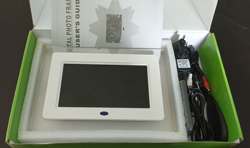 Цифрова фоторамка 7'' (18см.)