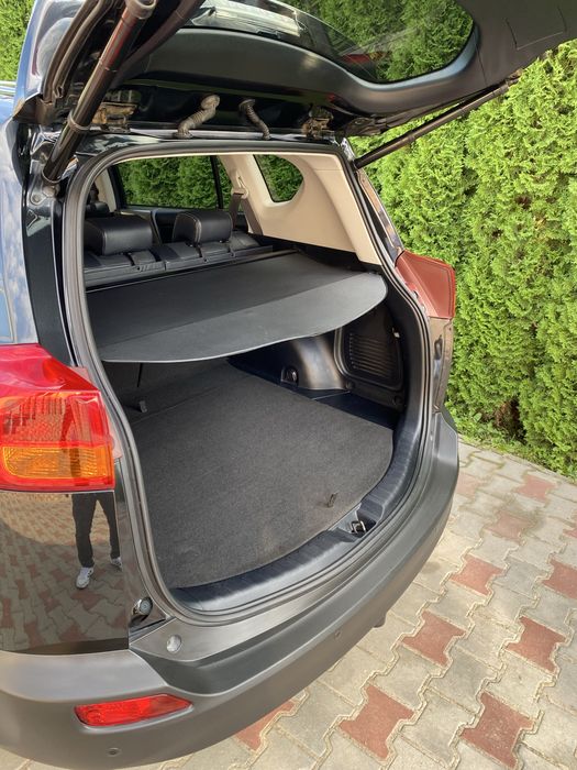 Toyota rav-4.