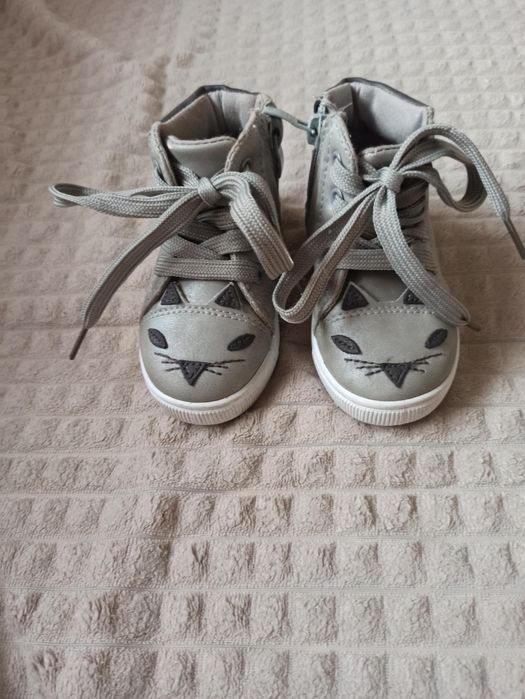 Buciki dla chłopca lub dziewczynki rozmiar 22