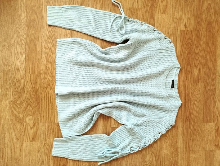 Sweter z ozdobnymi rękawami M