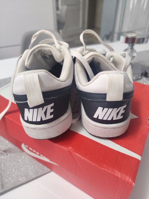 Buty młodzieżowe Nike