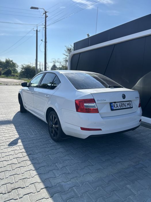 Продам Шкода Октавіа  А7 власне авто Терміново