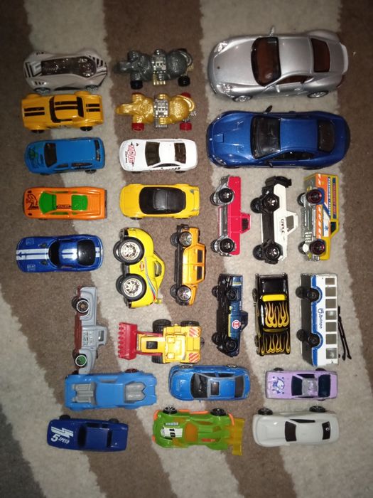 Машинки Hot wheels залізні і пластикові