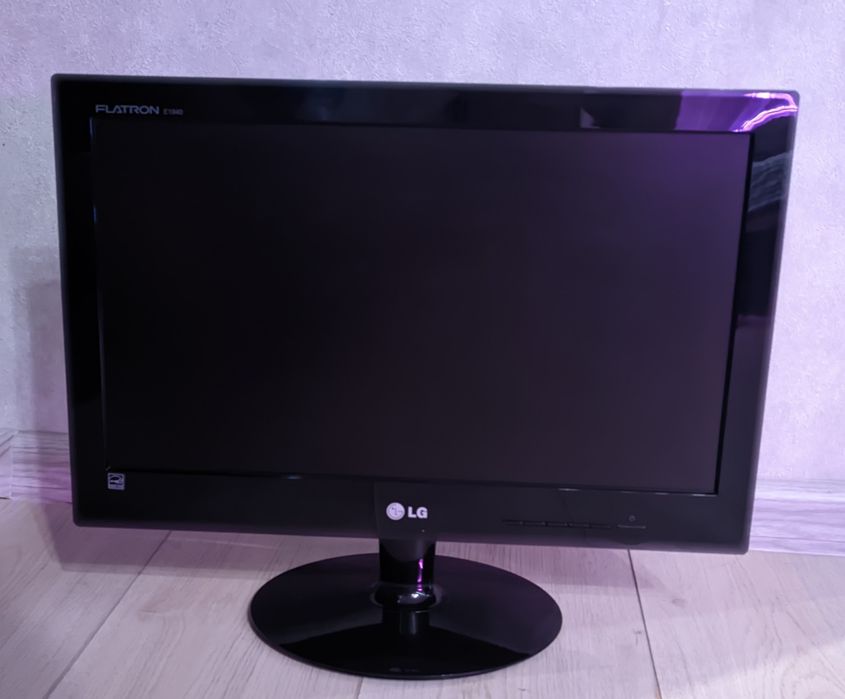 комп'ютер з монітором п к