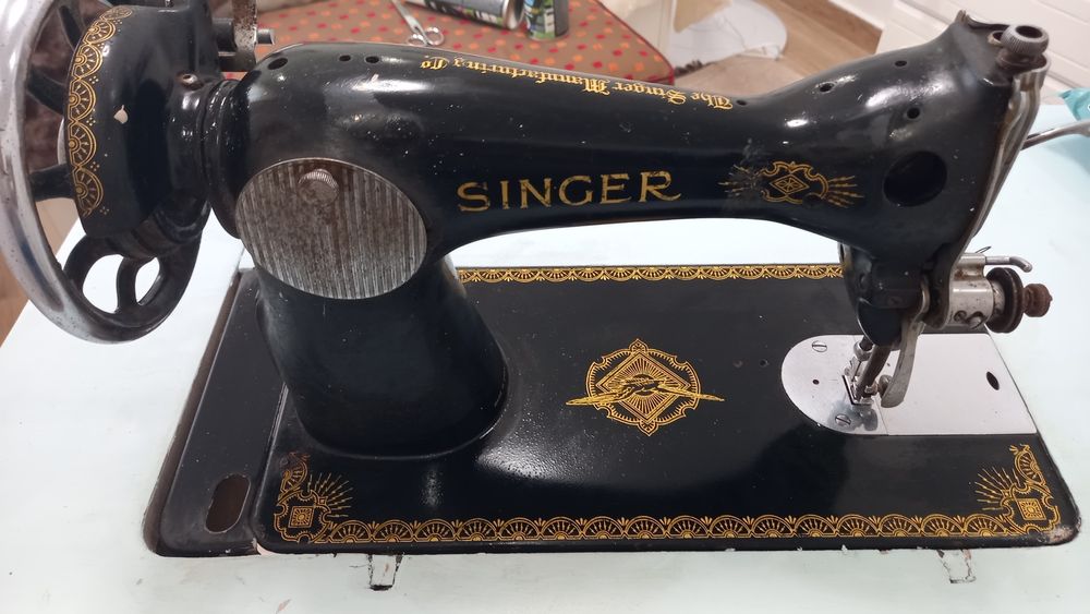 Cabeça de máquina de costura muito antiga