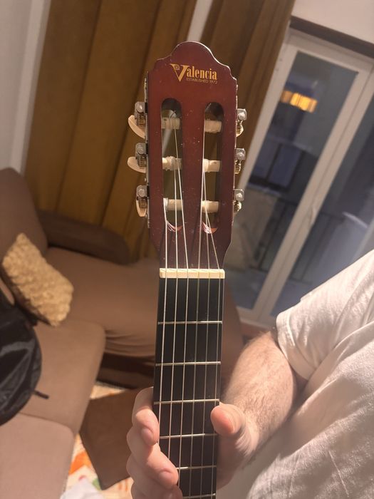 Vende-se Violao Valencia praticamente nao usado.