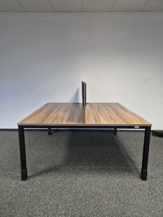 Biurko Bench 160 × 162 cm z przegrodą