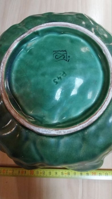 Taça antiga em forma de couve