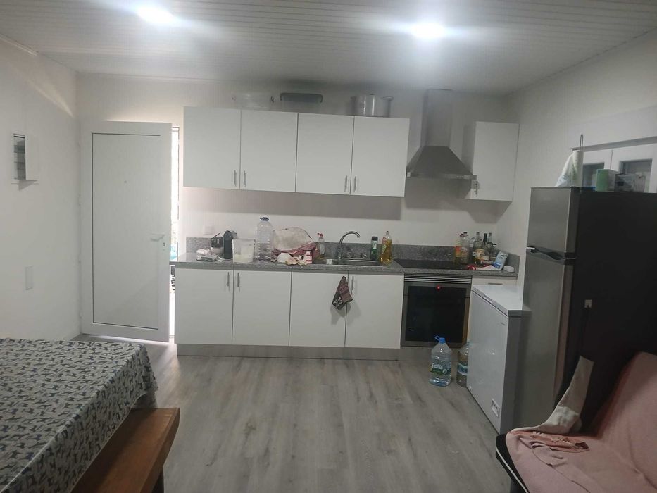 Alugo quartos para ferias em zona calma