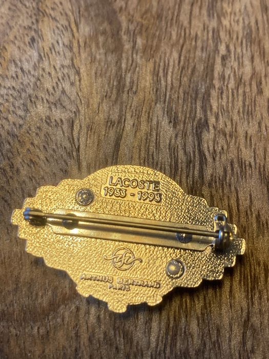 Pins lacoste sem caixa