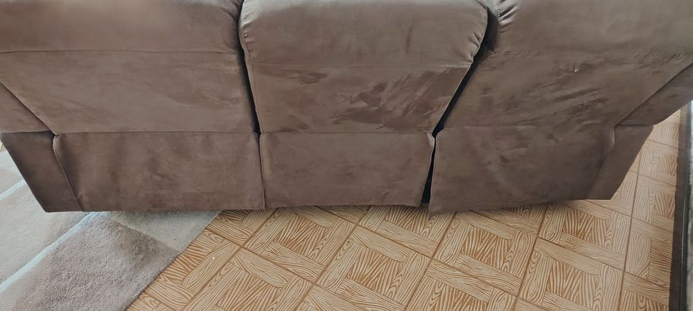 Vendo 2 sofás com relax, em muito bom Estado.