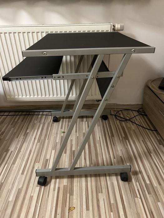 Stolik pod laptopa na kòłkach