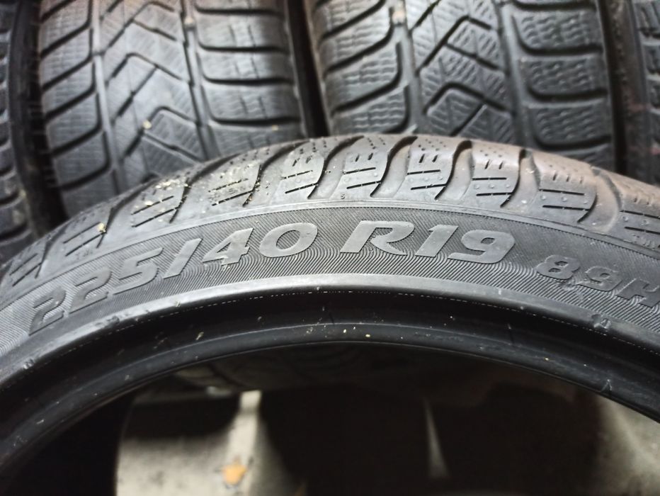 225 40 r19 89H 245 40 r19 Pirelli SottoZero 3 para zima wymiana