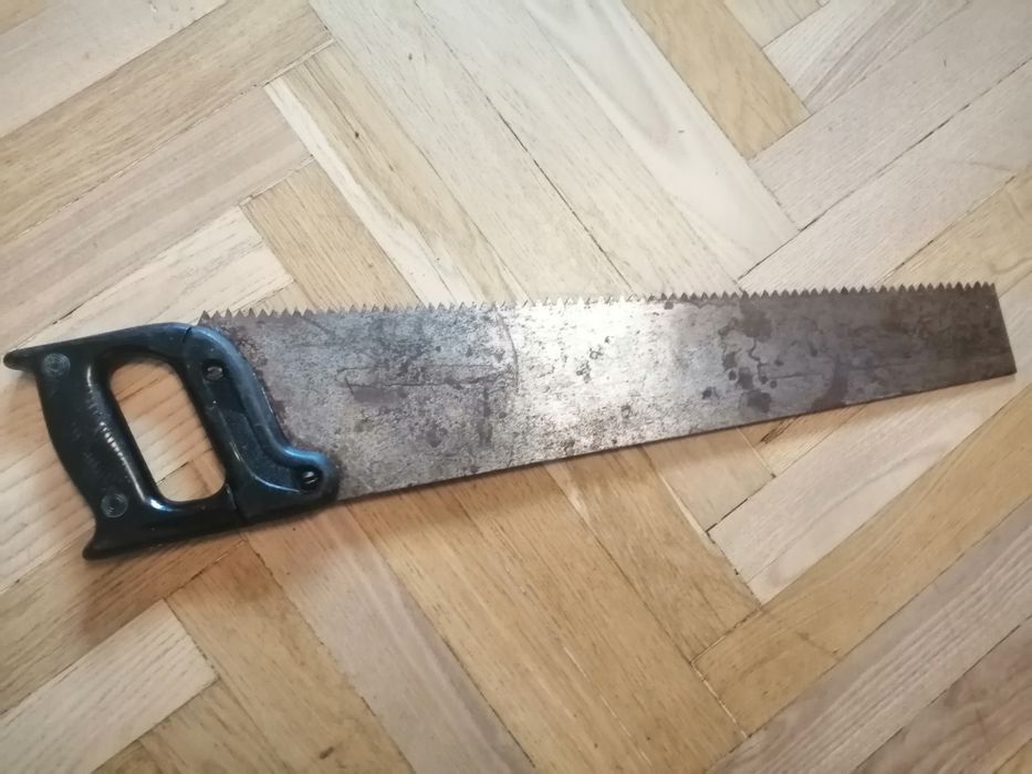 Пилка по дереву ручна