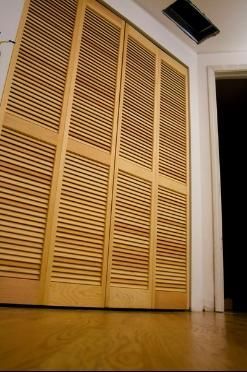 Двері дверцята фасади жалюзійні, панельні, тафля та решітка з сосни ін