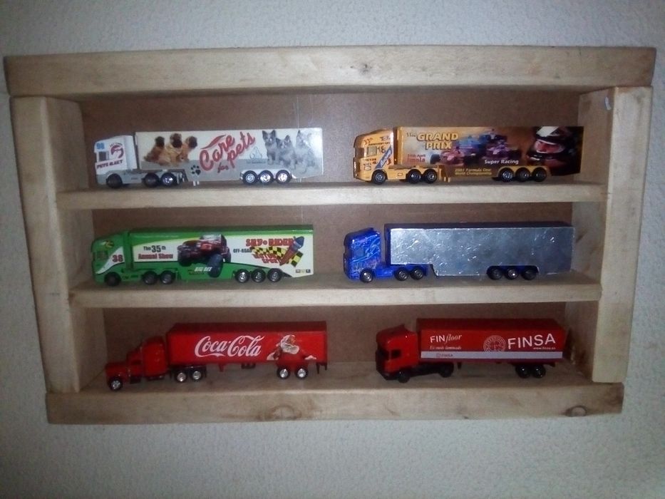 Carros miniaturas e camiões de colecção